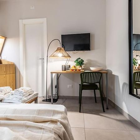 Dafne Room Un'Oasi Romana Per Coppie Exterior foto