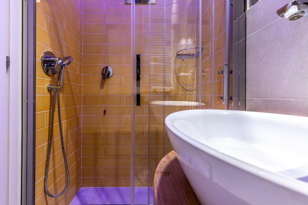 Dafne Room Un'Oasi Romana Per Coppie Exterior foto